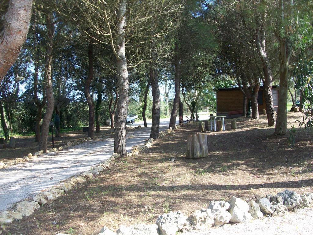 Appartamenti Turistici Aprile Antonio Luigi بورغوني المظهر الخارجي الصورة